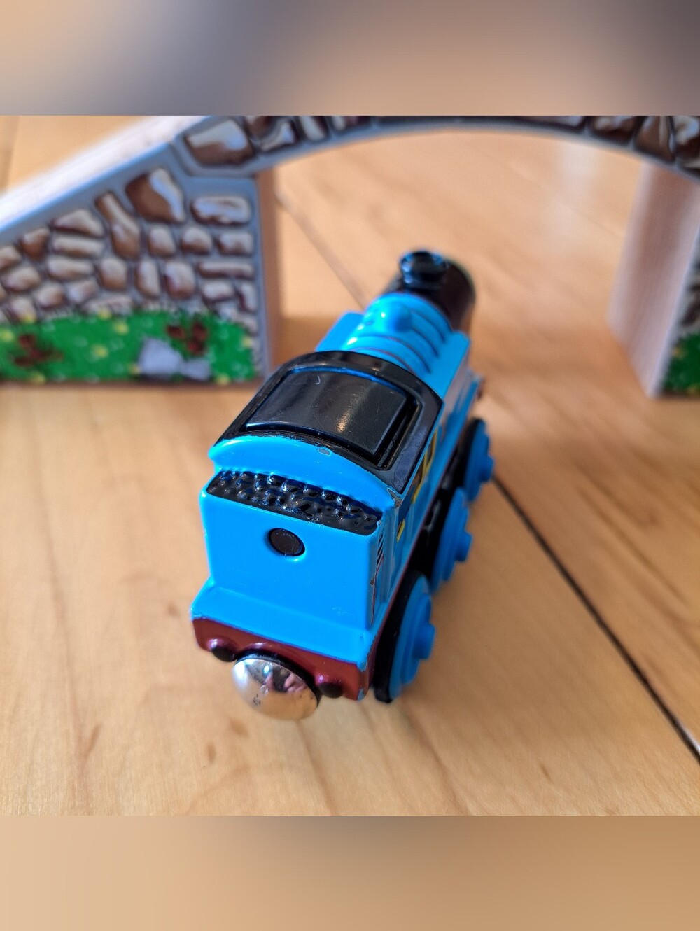 Light!  Battery Operated THOMAS!  Diecast Thomas Train Wooden Railway - Picture 7 of 9